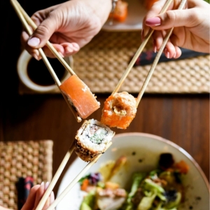 Pałeczki do sushi - wspólny posiłek